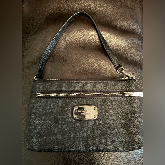 MICHAEL Michael Kors Monogram
PVC Large Wristlet - Picture 1 of 5